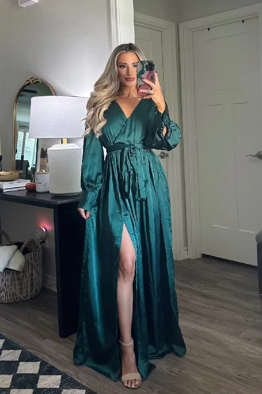 Winter Beauty Maxi Dress: Hunter Green Stylish Pleated A-Line Maxi Dress